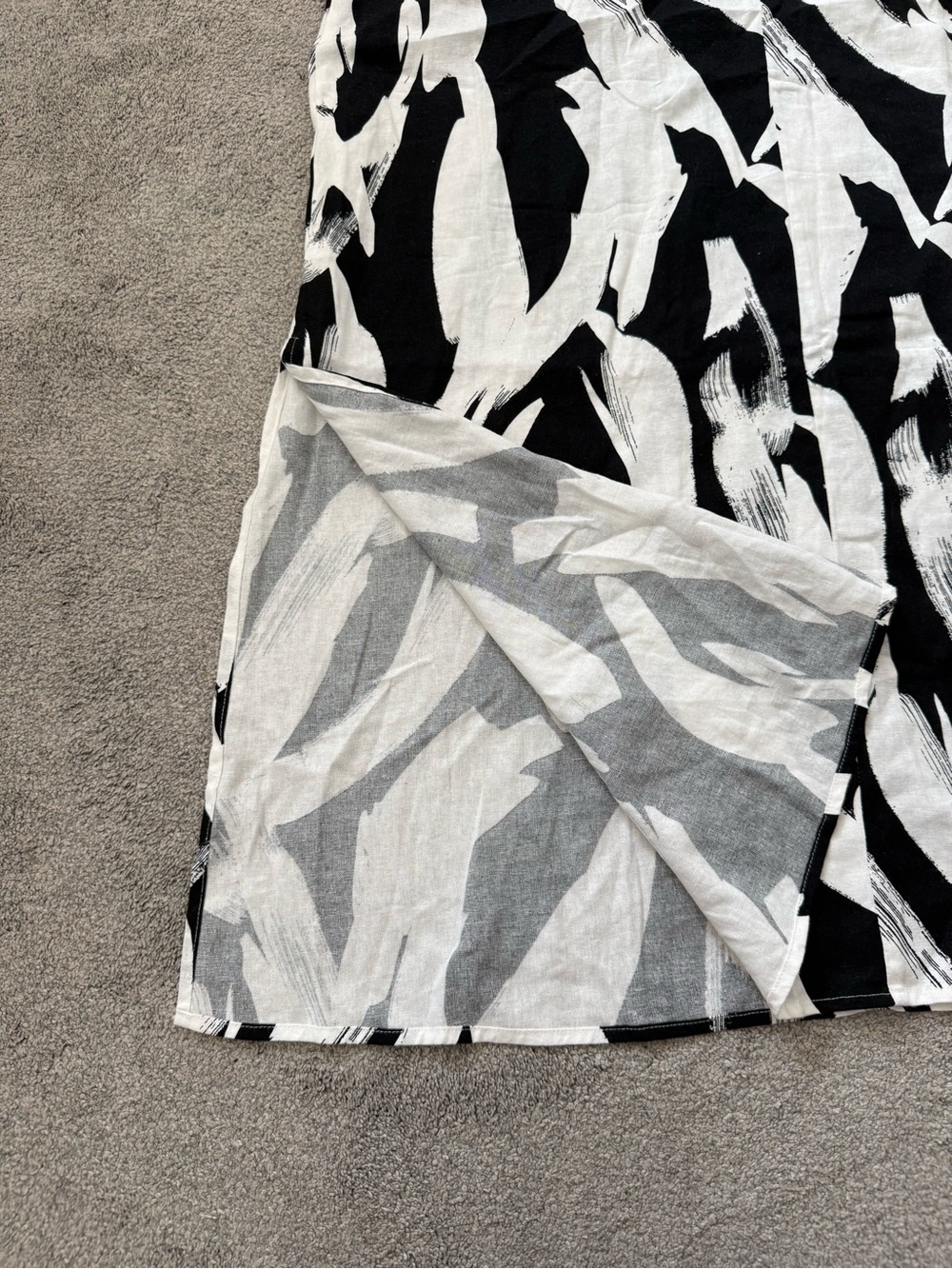 DKNY Linen Blend Black & White Brushstroke V-Neck Sleeveless Maxi Dress - Picture 7 of 7